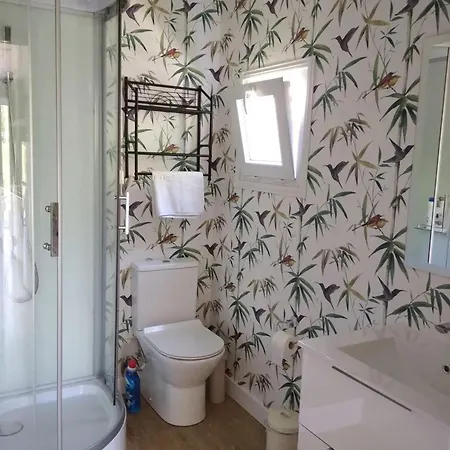 Сasa de vacaciones Charming House In Parada With Large Garden