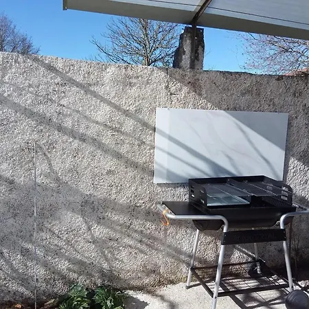 Сasa de vacaciones Charming House In Parada With Large Garden