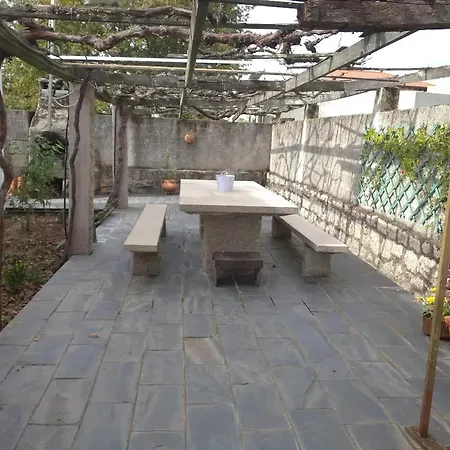 Charming House In Parada With Large Garden Сasa de vacaciones *