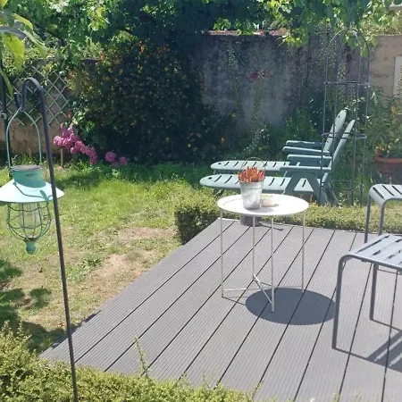 Сasa de vacaciones Charming House In Parada With Large Garden *